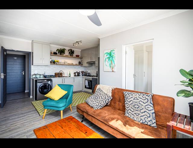 2 BEDROOM APARTMENT FOR SALE IN TABLE VIEW